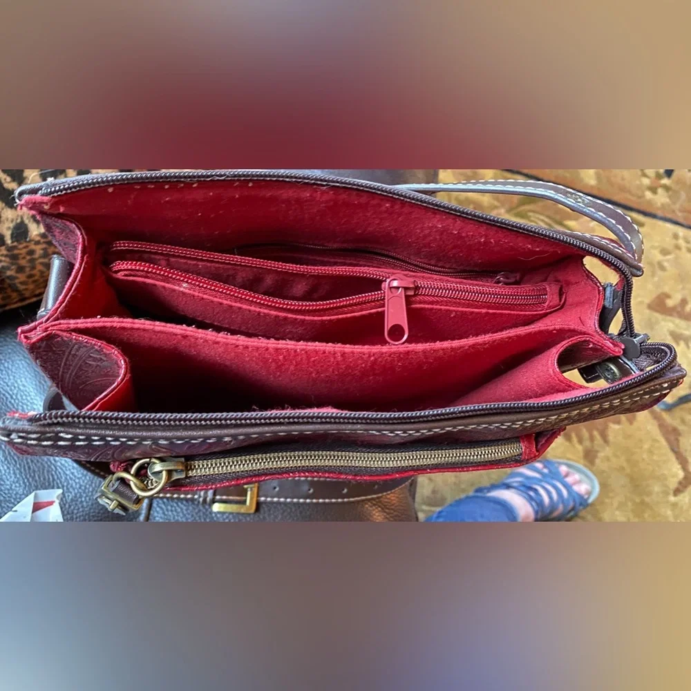 FOSSIL RELIC Burgundy Red Paisley Embossed Faux Leather Hobo Crossbody Bag Purse - Picture 7 of 9